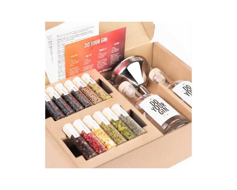 DO YOUR GIN l DIY Gin-Making Infusion Kit | Cocktail Kit | Bartender Gift Basket | Birthday Gifts for Men, Women for Him & Her | Alcohol Gift | 12 Botanicals, Bottles & Recipes