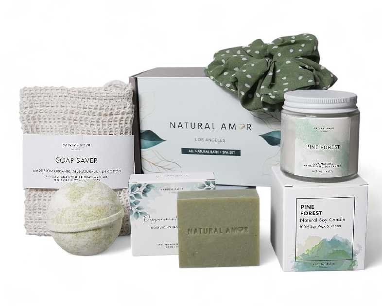 Natural Amor Green Spa Gift Set for Women, Peppermint Forest Bath Gift for her,5pc Bath & Body Gift Including Soap Bar, Candle, Bath Bomb